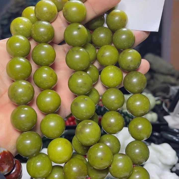 蛇纹石玉手持未镶嵌