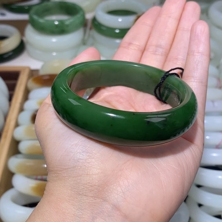 和田玉手镯未镶嵌红皮碧玉镯59