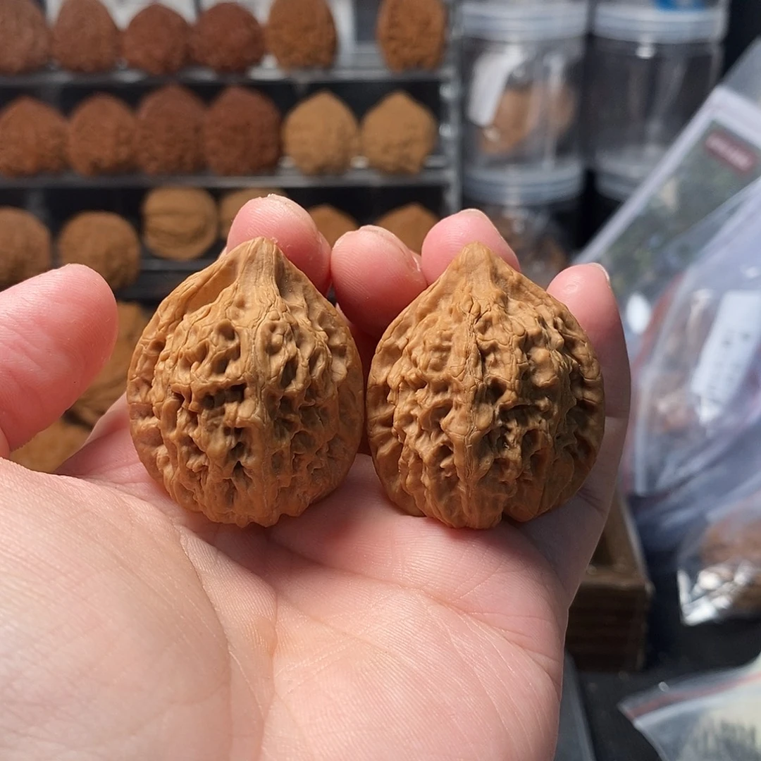 1文玩核桃血龙鸡心35-417