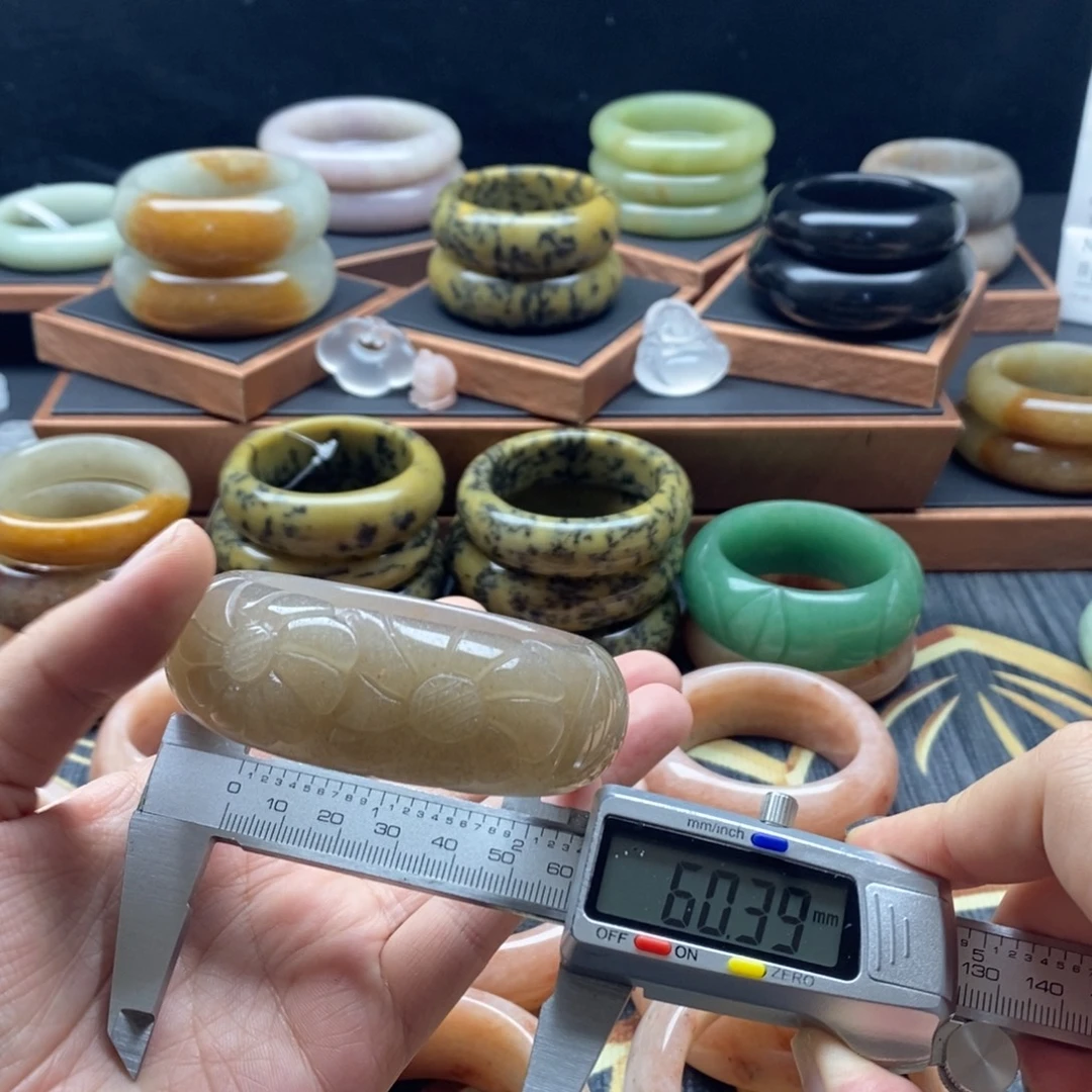 石英岩玉未镶嵌手镯