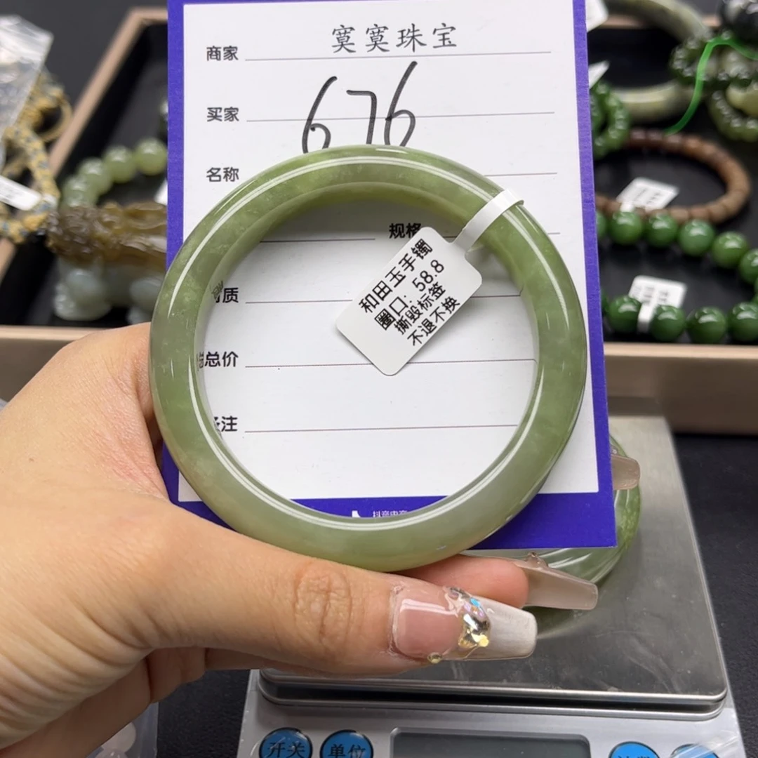 和田玉手镯未镶嵌