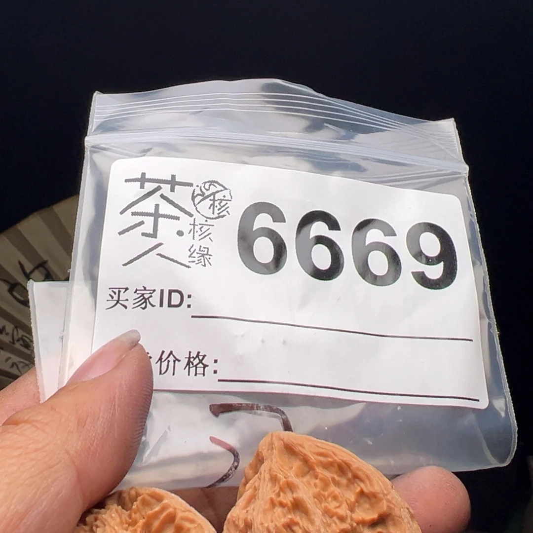 文玩核桃吊坠我们