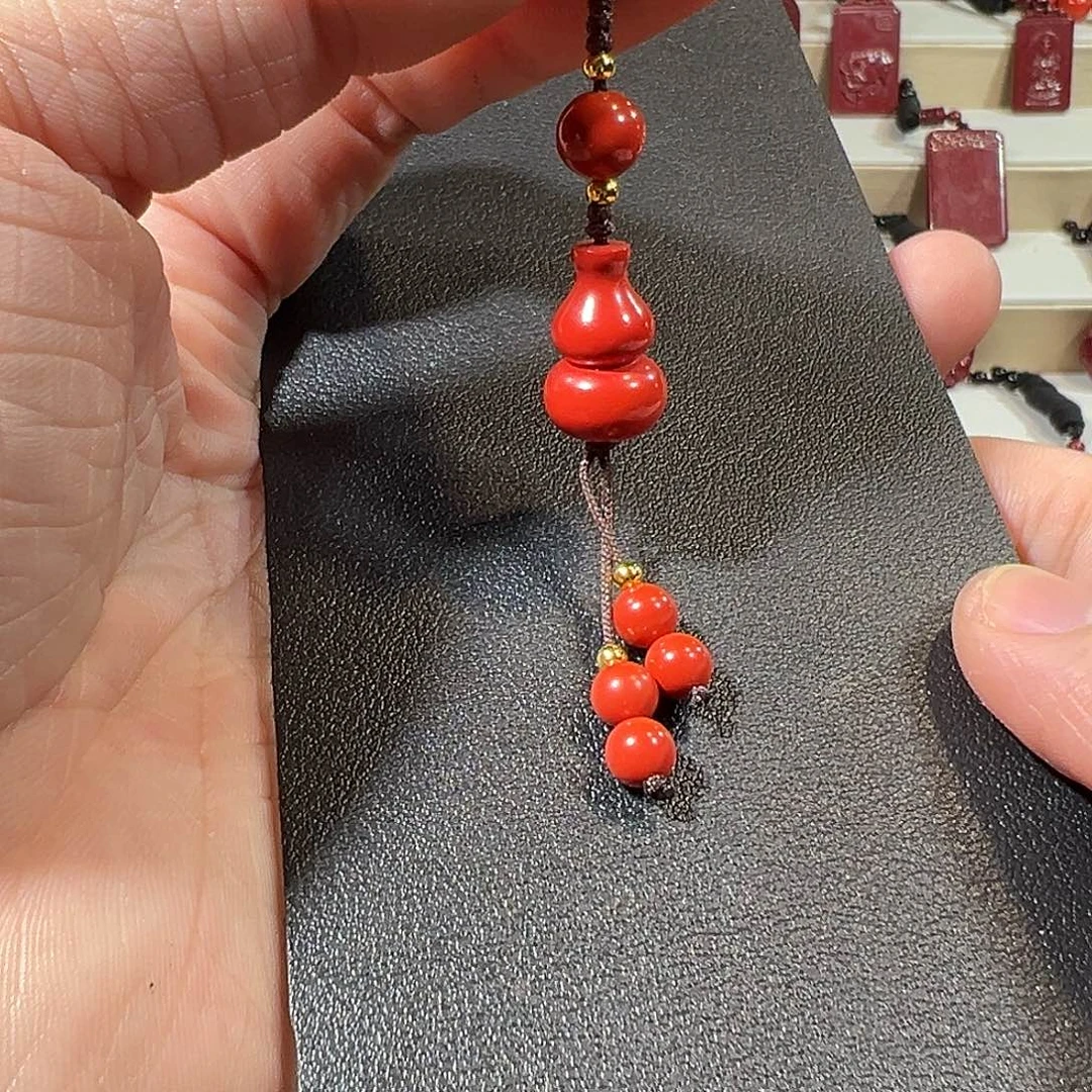 天然辰砂水飞砂葫芦手机链