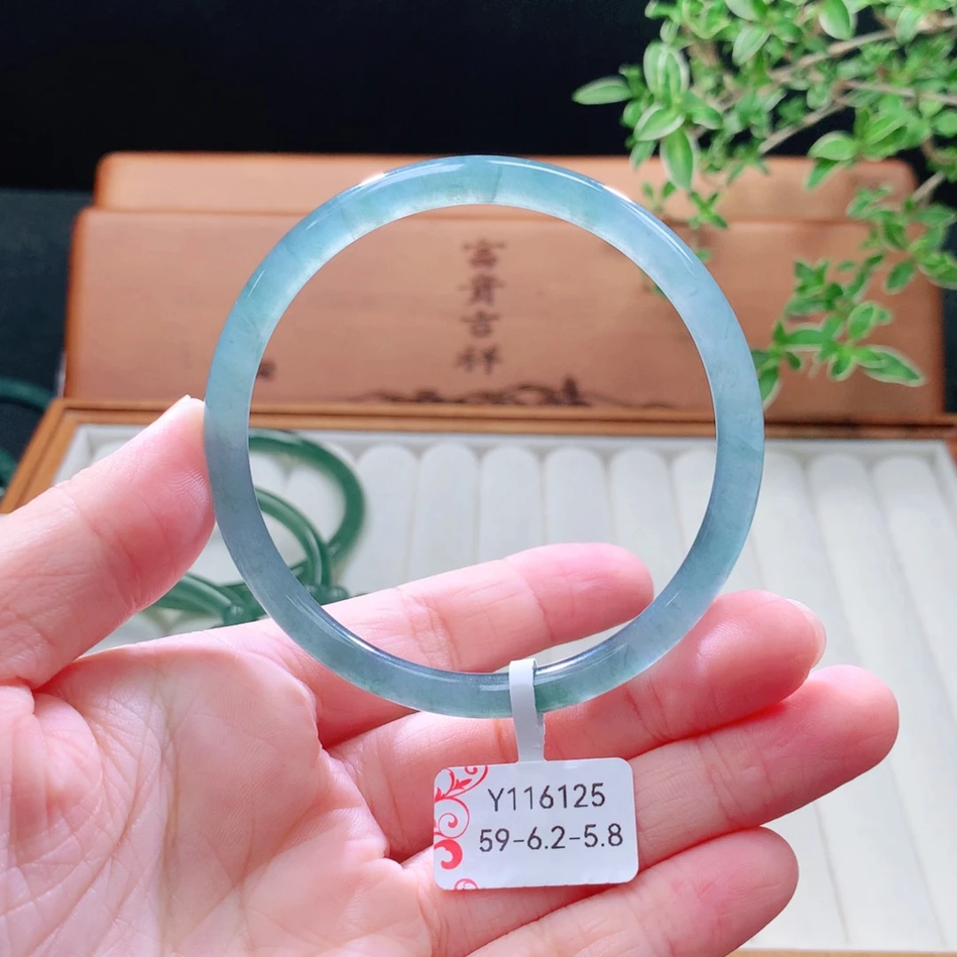 未镶嵌手镯（圆镯）翡翠