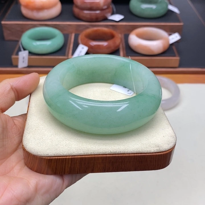 未镶嵌手镯石英质玉