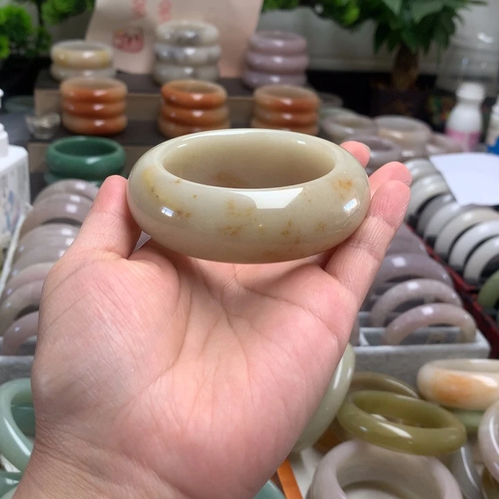 石英质玉未镶嵌手镯