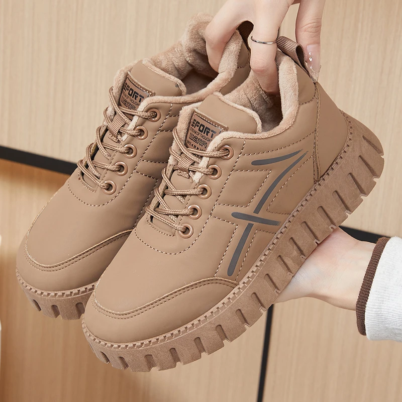 冬季新款女士棉靴加绒保暖防滑一脚蹬时尚休闲防水皮面棉鞋