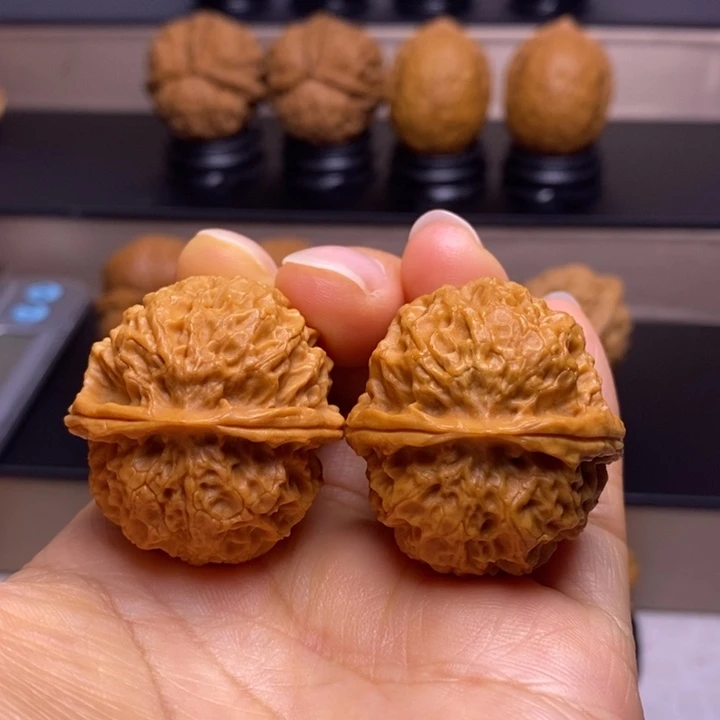 把件文玩核桃珊瑚绣球1