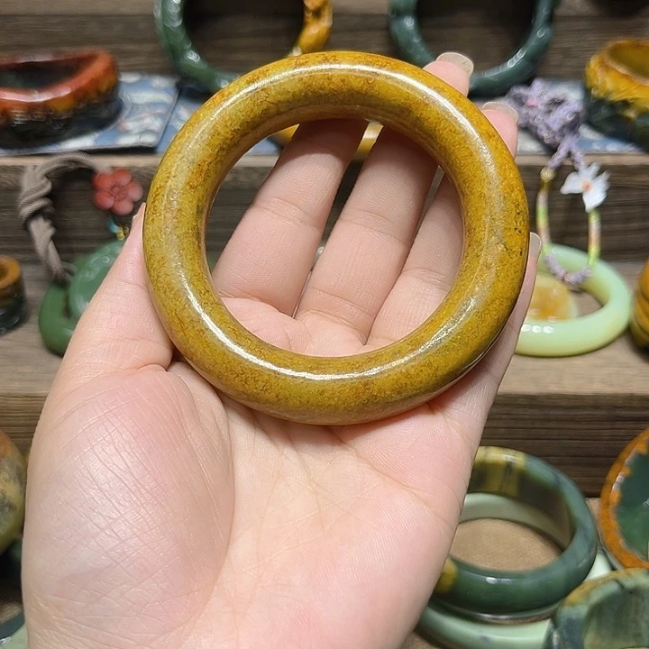 岫岩河磨玉（透闪石质玉）手镯未镶嵌萌*雯