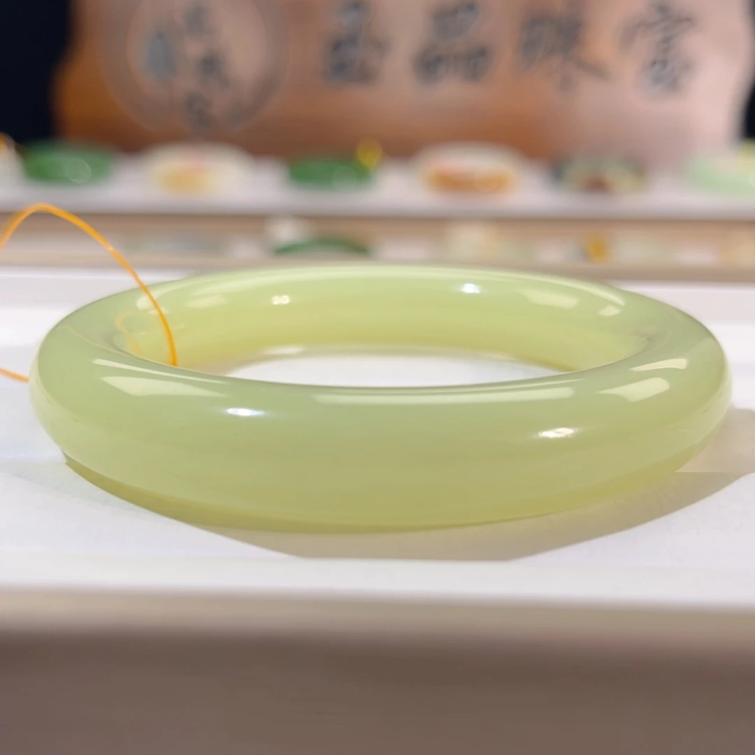 和田玉未镶嵌手镯  「黄口胖圆」