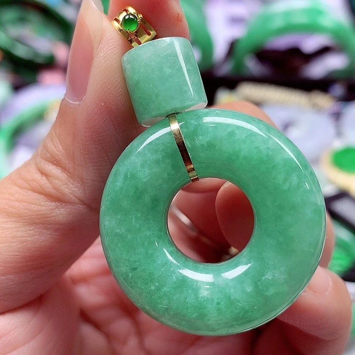 翡翠18K金镶嵌颈饰翡翠