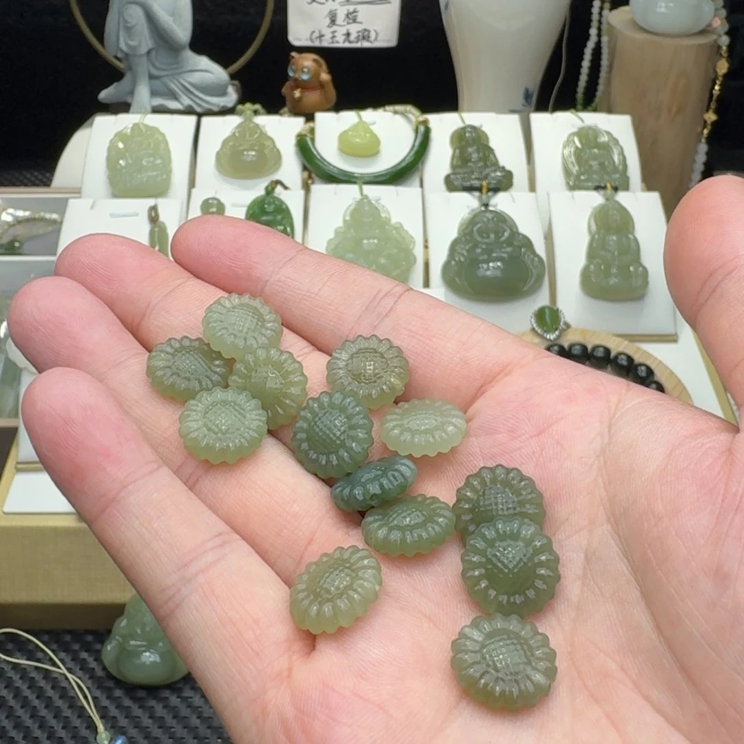 和田玉未镶嵌颈饰多样性发一