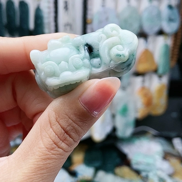 颈饰足铂镶嵌翡翠翡翠