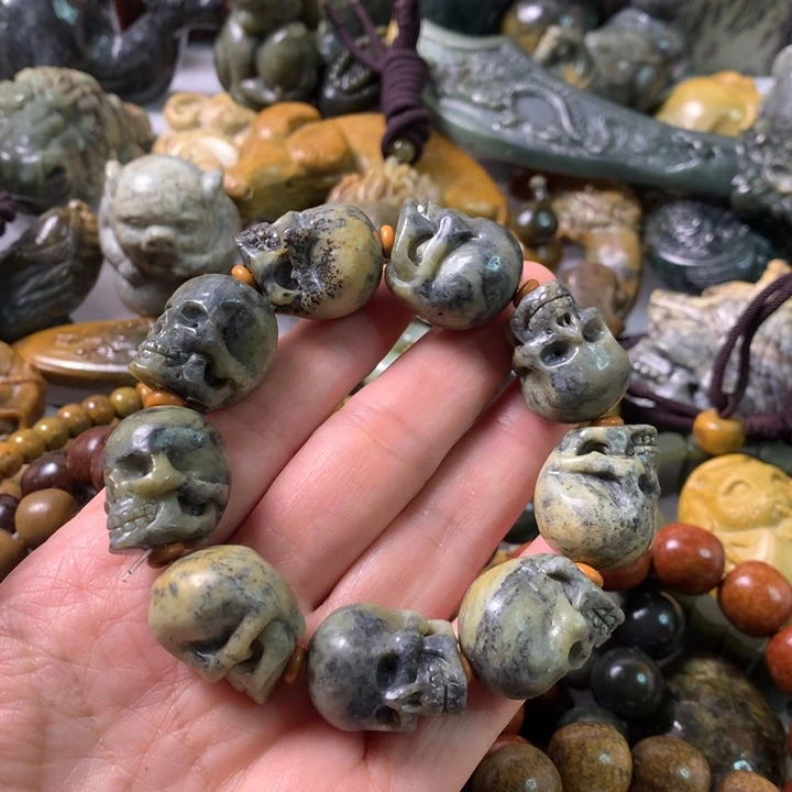 未镶嵌岫岩河磨玉（透闪石质玉）挂件