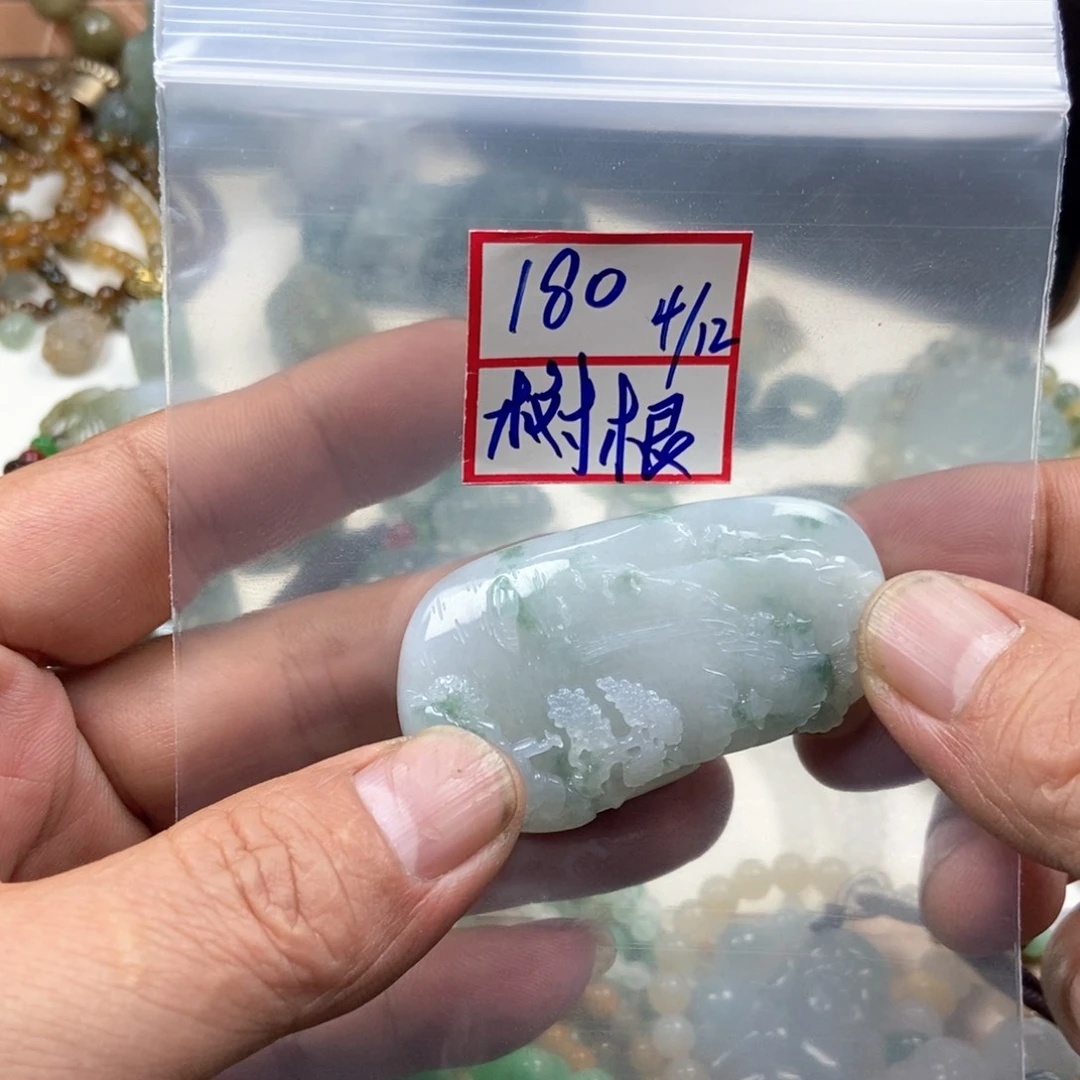 颈饰未镶嵌翡翠树*