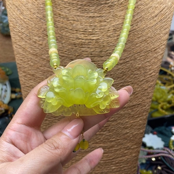 蛇纹石玉未镶嵌吊坠