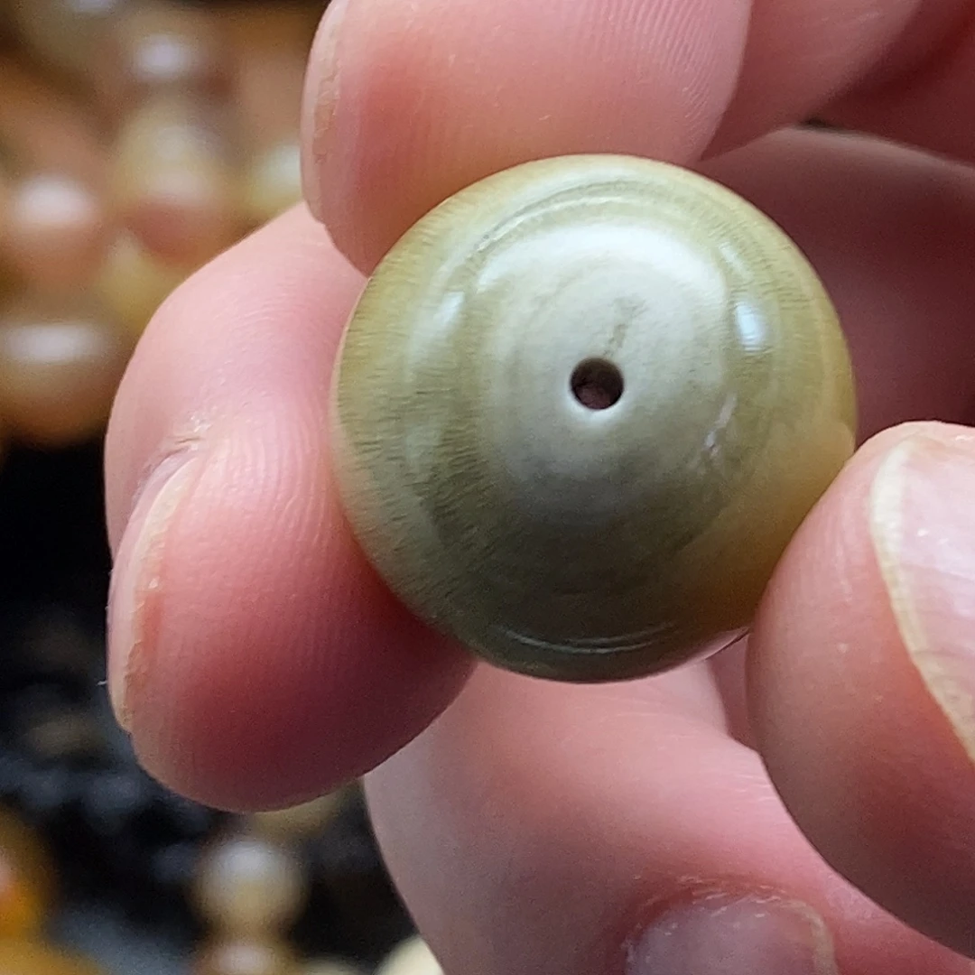布艺非金属20mm一等料白水牛角多宝散珠