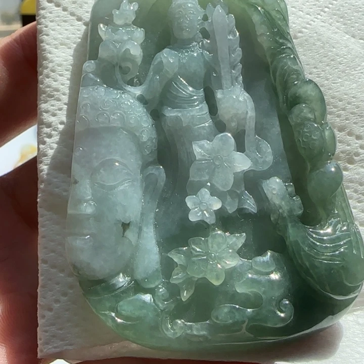 翡翠颈饰未镶嵌虚空