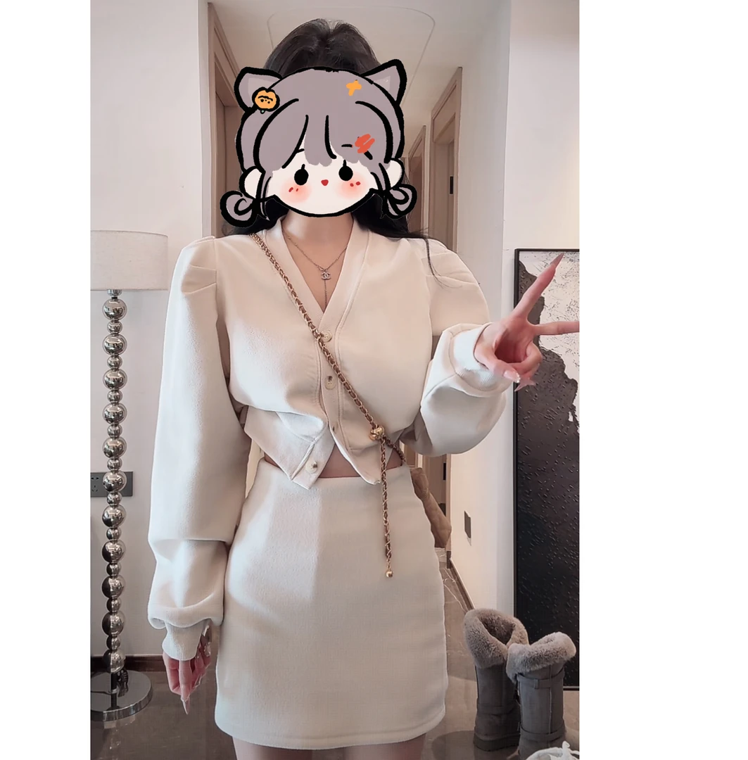 【新年战衣】杏色复合绒泡泡袖钮扣上衣+短裙套装