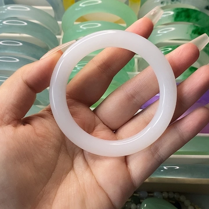 未镶嵌手镯石英质玉