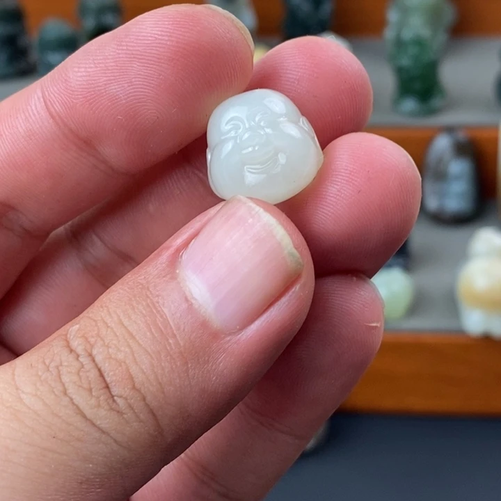 翊***荞和田玉未镶嵌颈饰