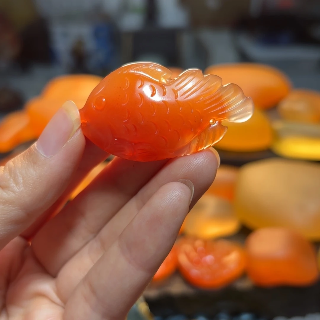 微***面未镶嵌挂件石英岩玉