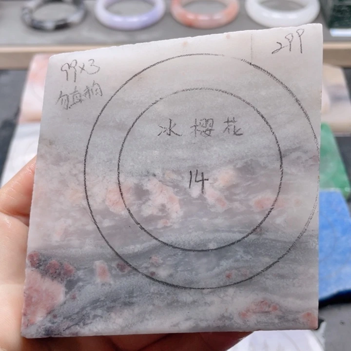 石英质玉未镶嵌手镯定制