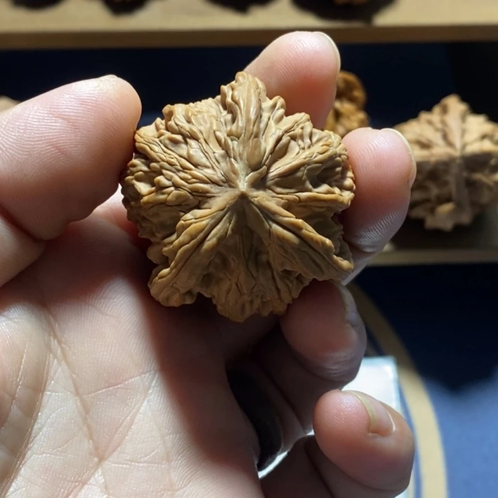 江***辞吊坠文玩核桃虎头三棱