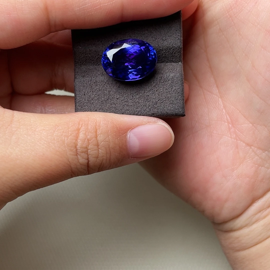 坦桑石未镶嵌裸石12.3克拉 11.7*15.7*8.2