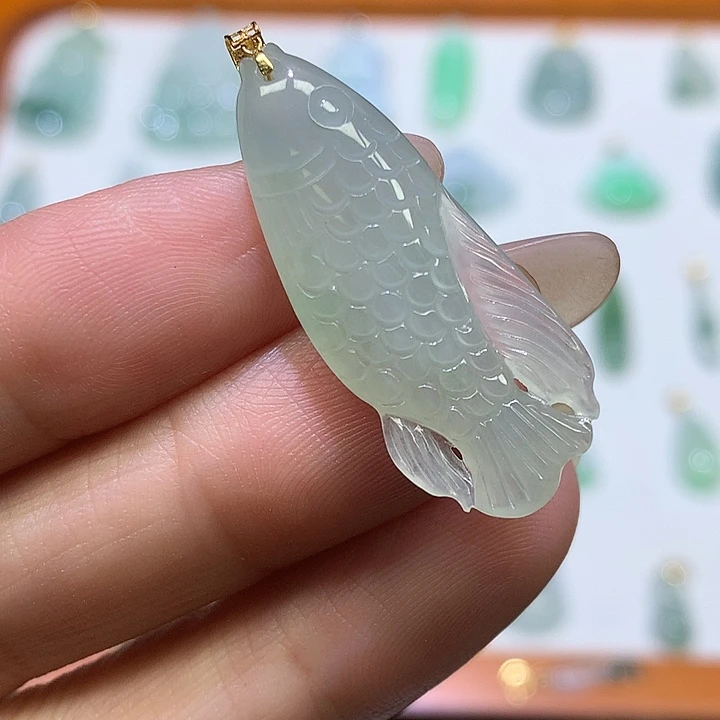 颈饰18K金镶嵌翡翠