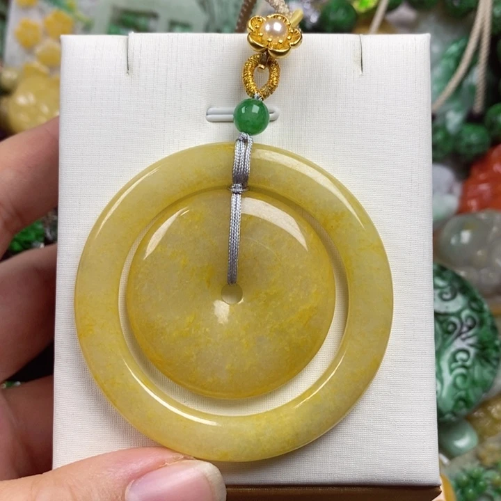 翡翠未镶嵌吊坠(赠链)