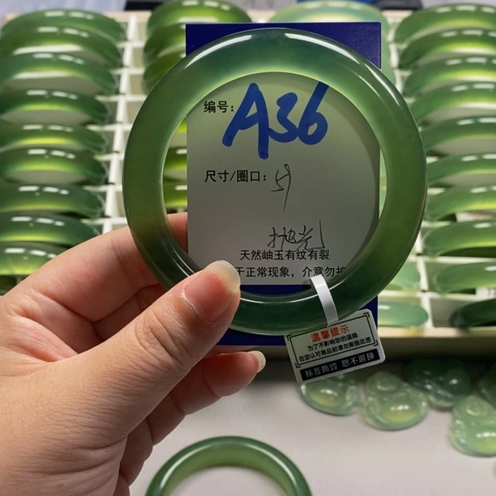韩***英蛇纹石玉未镶嵌手镯