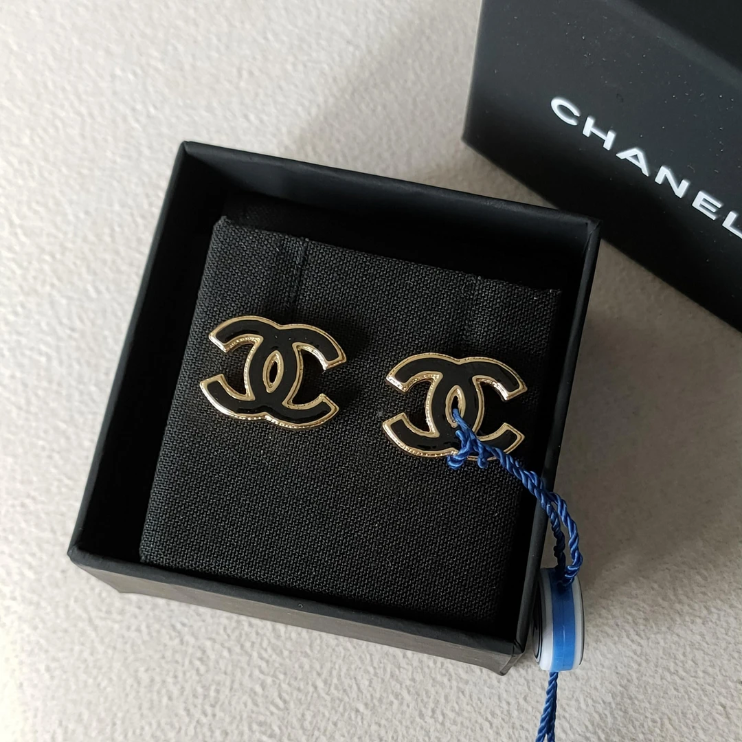 95新 Chanel/香奈儿 Azul-22A黑金珐琅双C耳钉50033