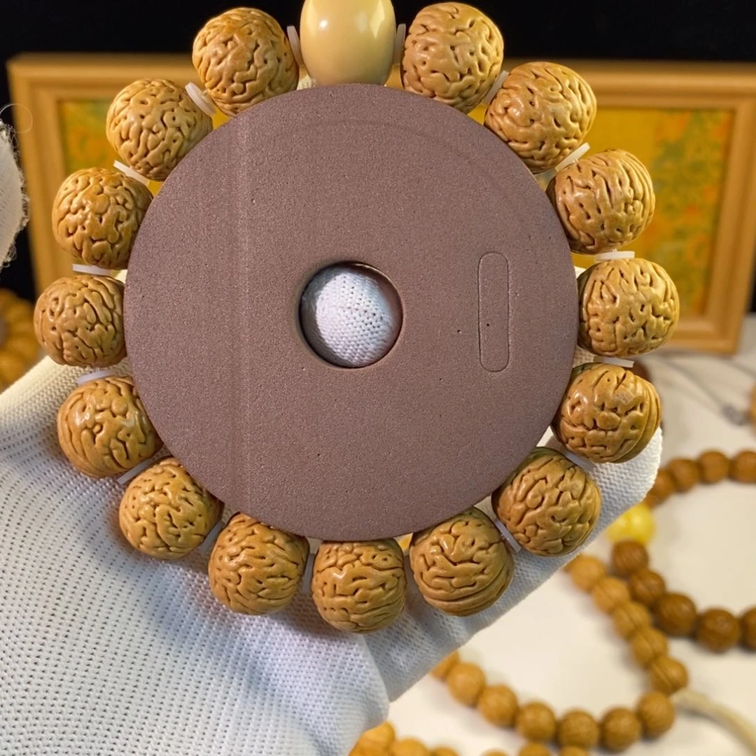 严***了桃核吊坠盘锦野生大肌肉