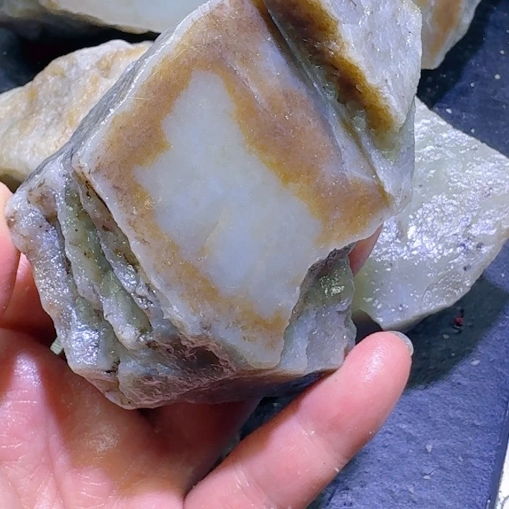 和田玉未镶嵌珠宝半成品