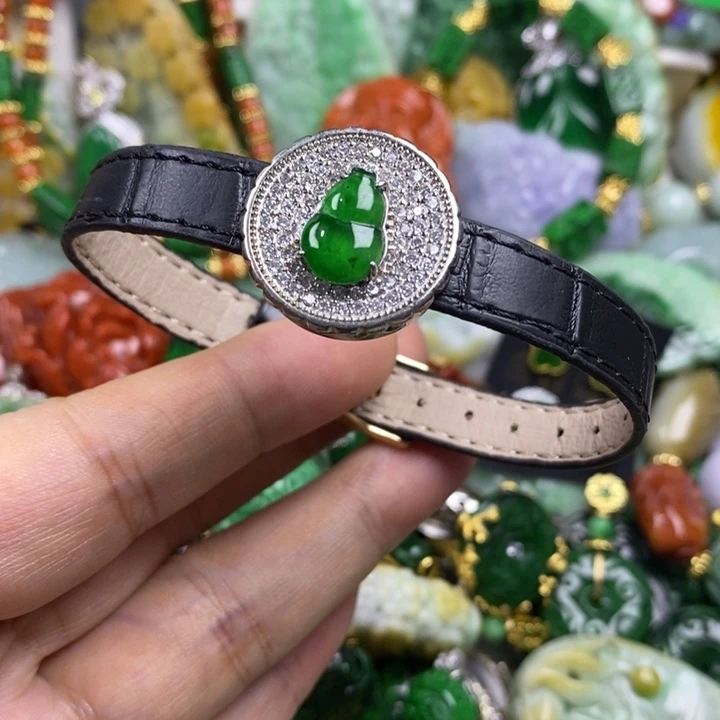 翡翠未镶嵌吊坠(赠链)