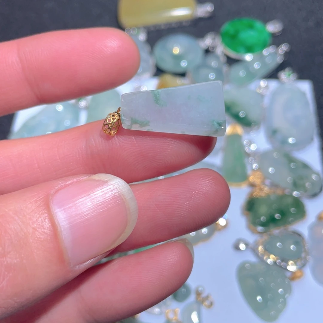 翡翠颈饰18K金镶嵌翡翠