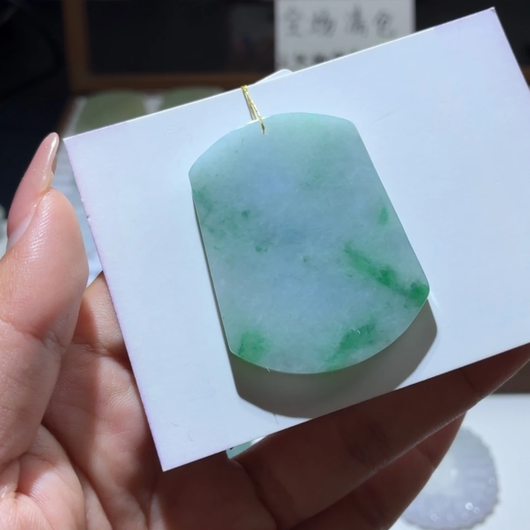 翡翠未镶嵌颈饰无事牌