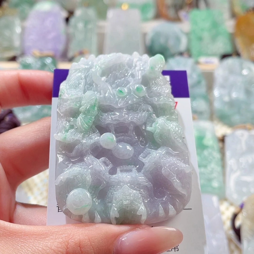 翡翠未镶嵌颈饰九龙