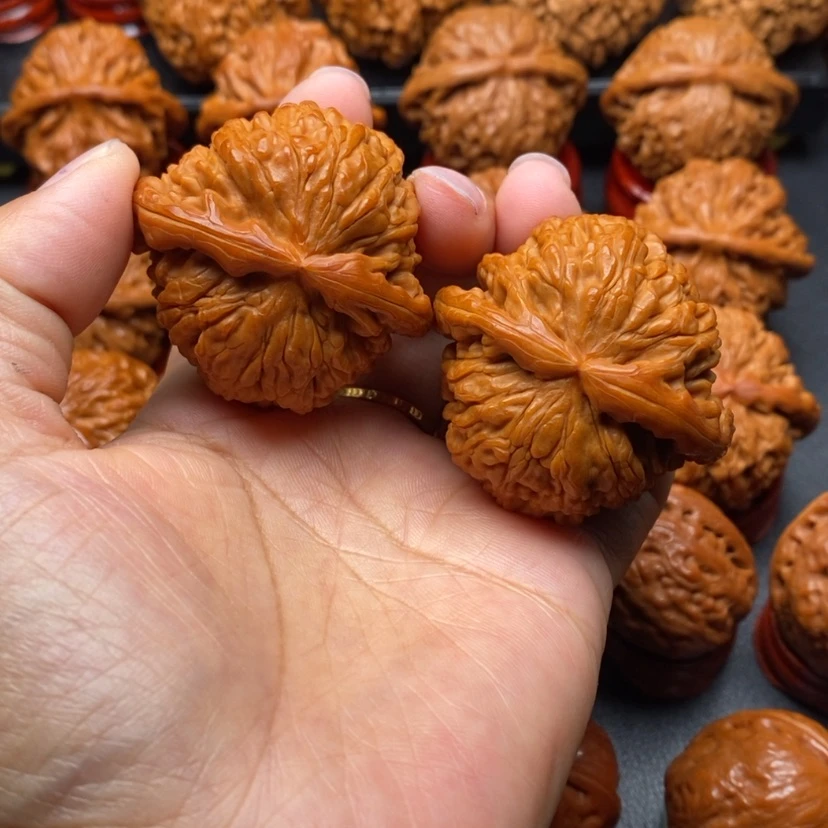 【闪购商品】文玩核桃把件45球白