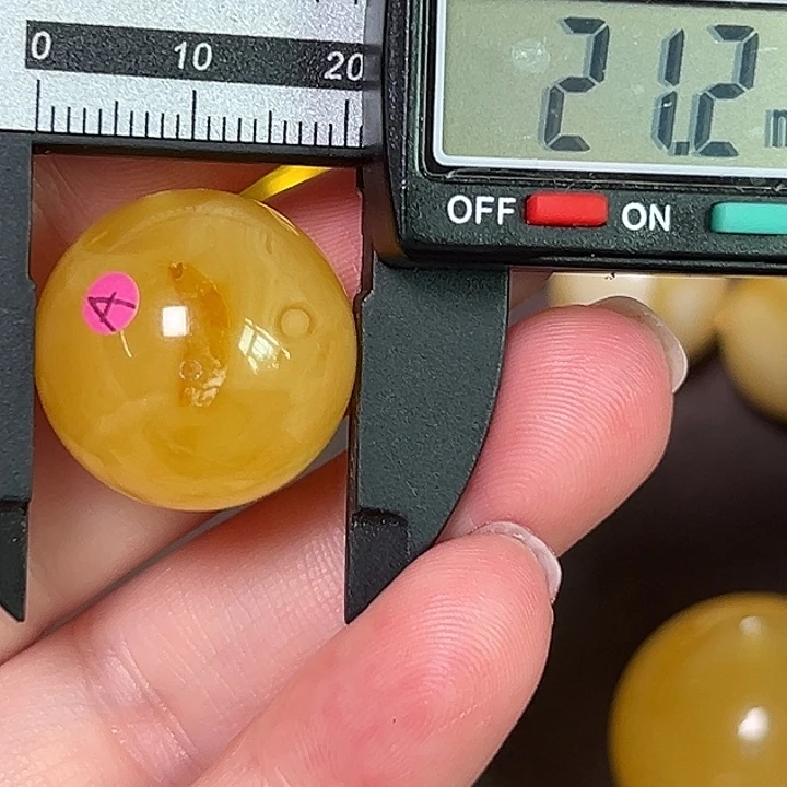 蜜蜡未镶嵌裸石微瑕110