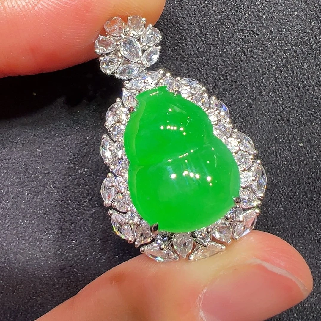 翡翠18K金镶嵌颈饰