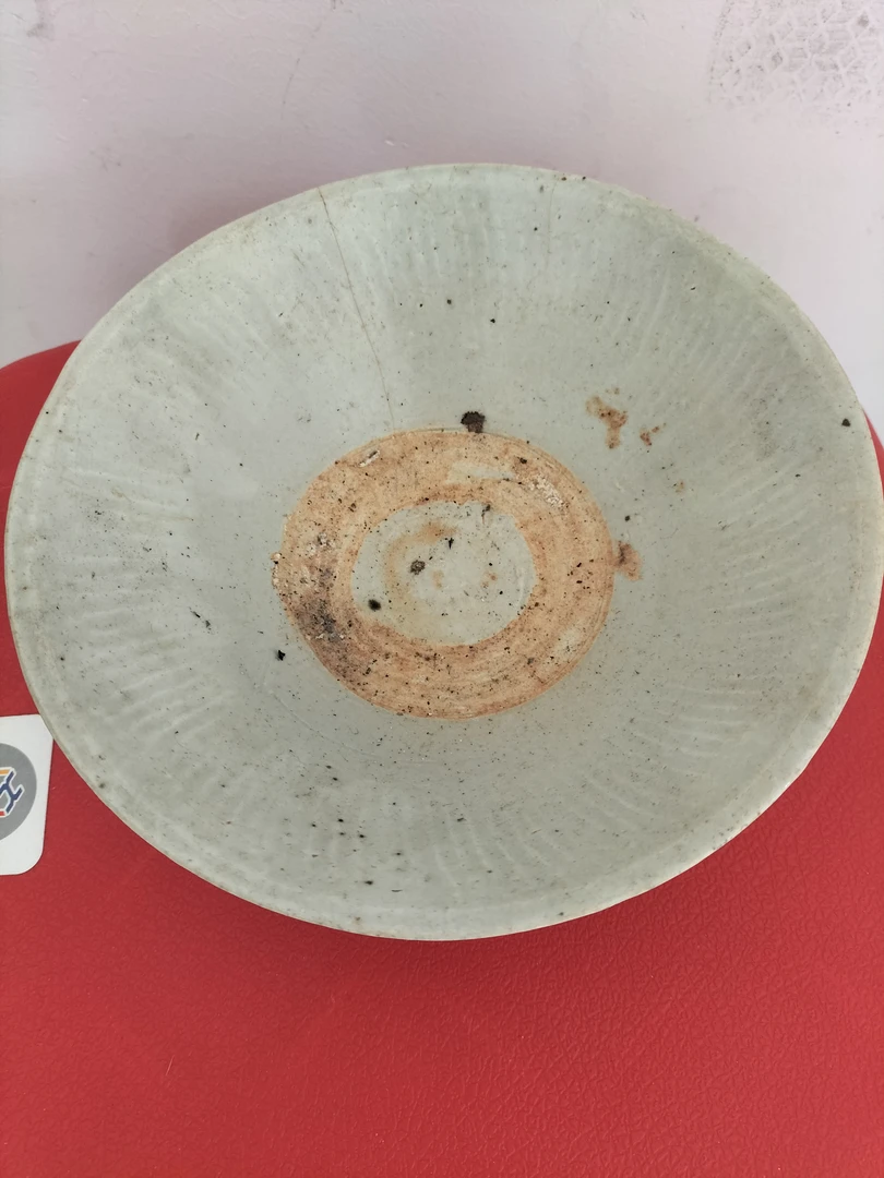 白水碗标本，釉水肥厚，口径18