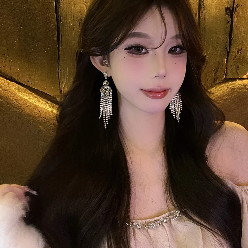 铜合金合成锆石耳饰 轻奢精致高级满钻流苏耳环时尚晚宴聚会耳饰