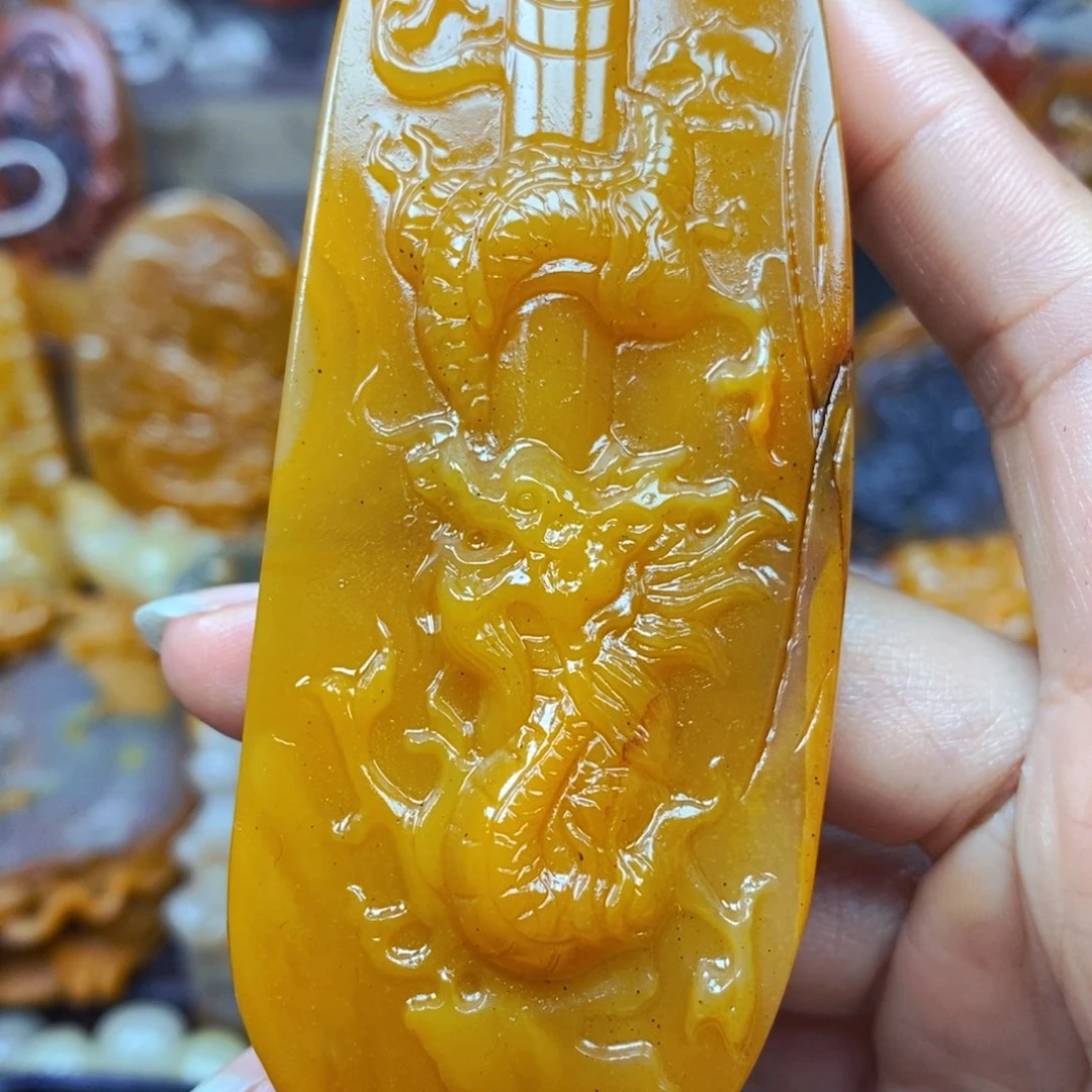 石英质玉（黄龙玉）未镶嵌颈饰