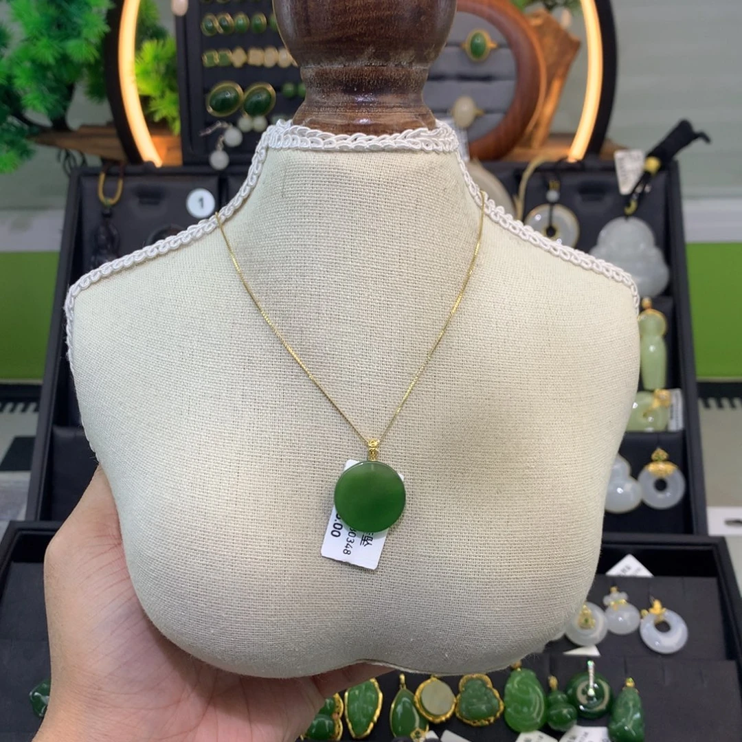 和田玉18K金镶嵌吊坠(赠链)