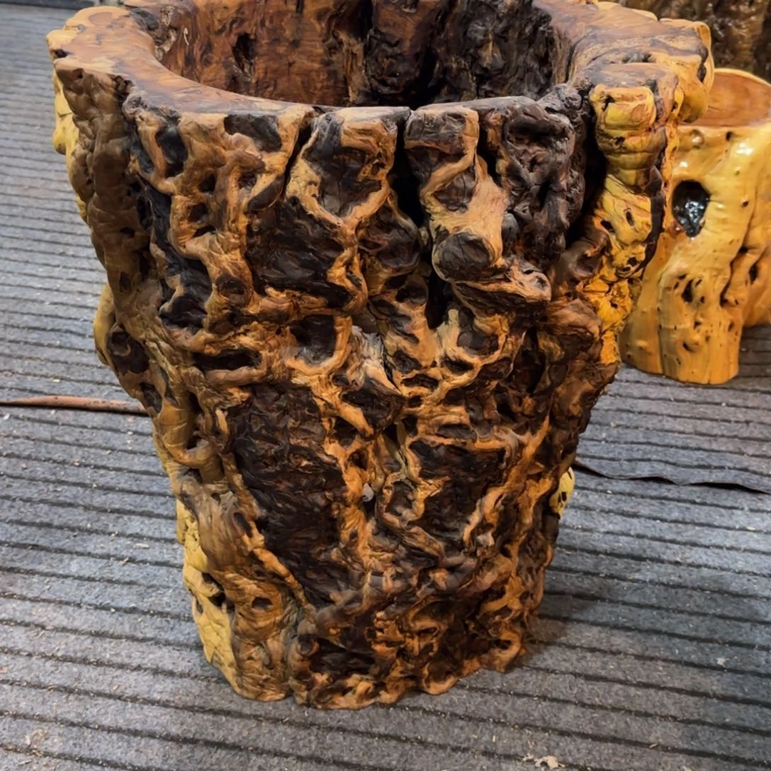 林***师龙纹鸡心枣木手工艺品