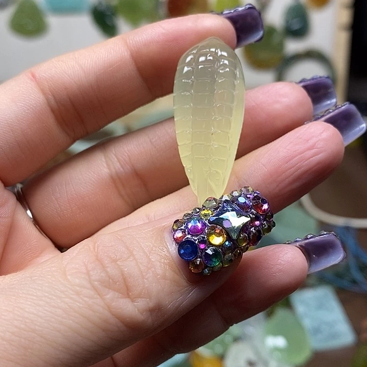 蛇纹石玉吊坠未镶嵌