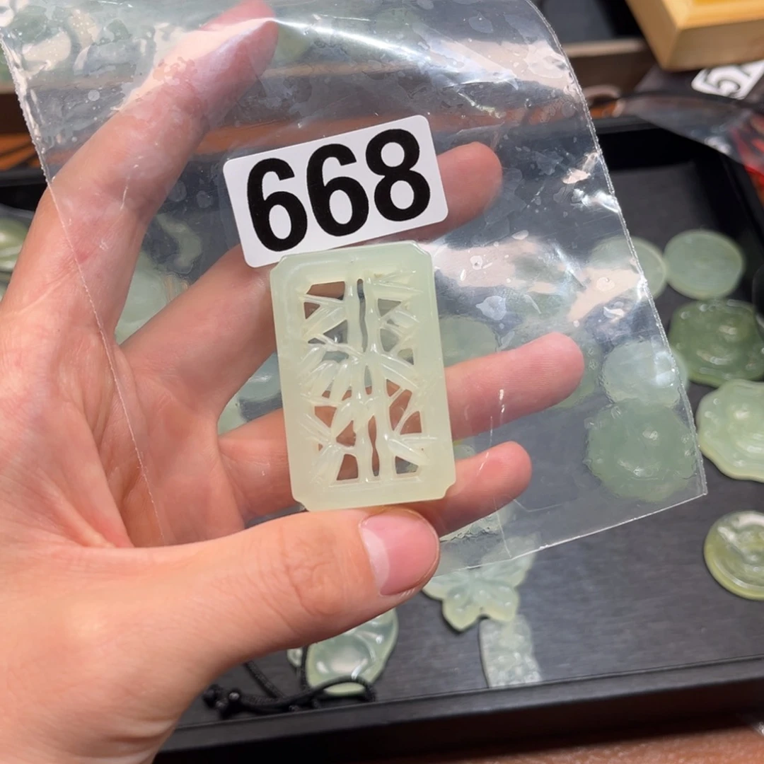 蛇纹石玉颈饰合金森****梨
