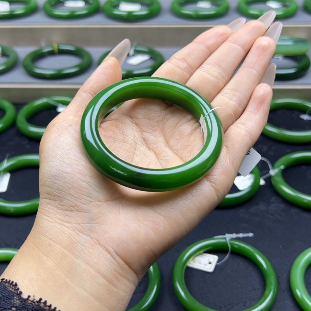 和田玉（碧玉）未镶嵌手镯艳绿红皮